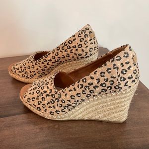 Like new TOMS wedge